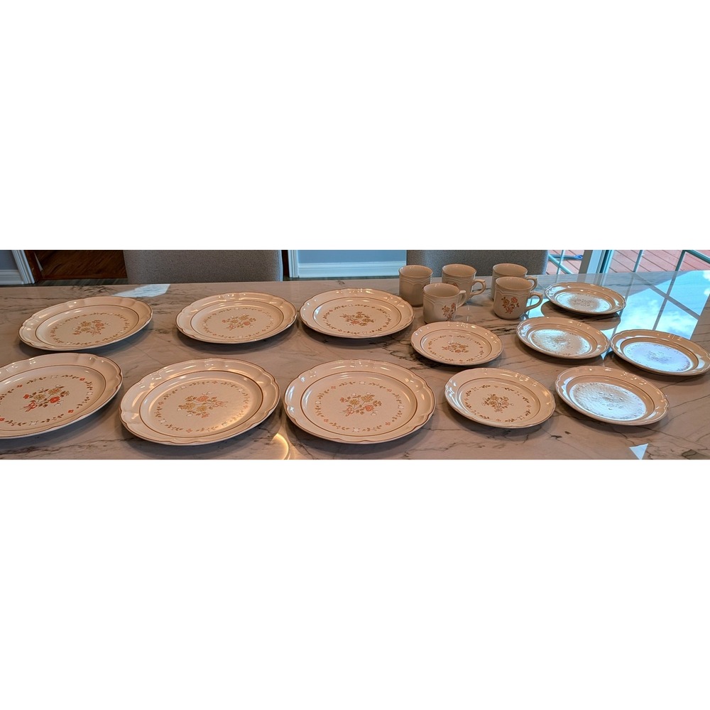 Gordella Collection Stoneware Floral Dinnerware Set 16pc Japan Scalloped Vintage